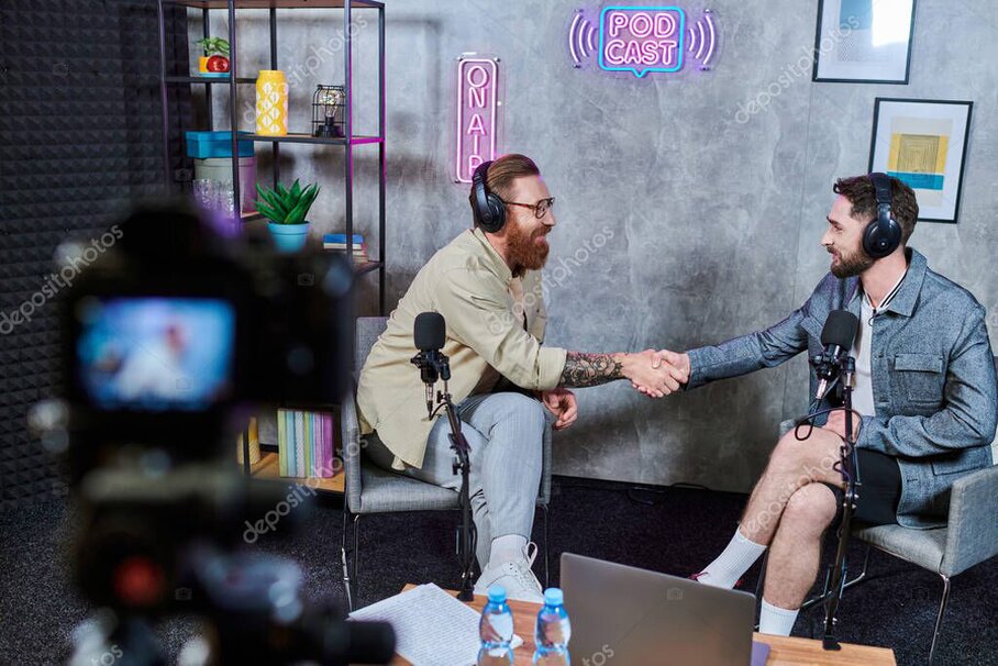 Interview im Radiostudio mit Moderator und Gast
